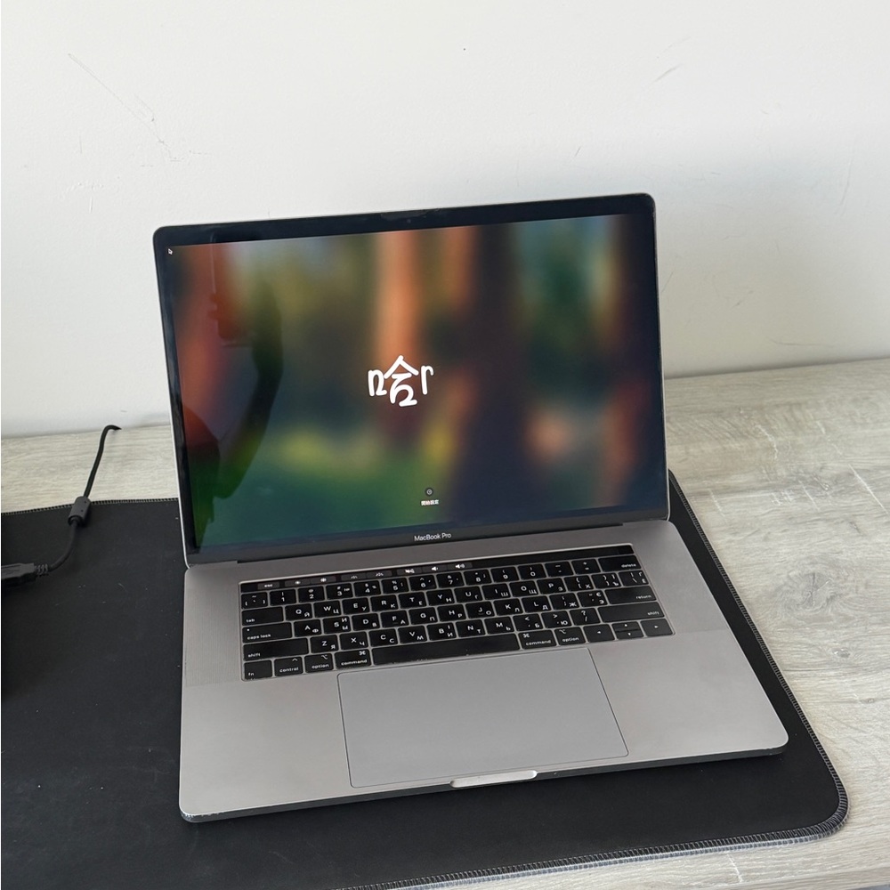 Apple MacBook Pro in Silver 15-inch 2018 with Charger - Picture 2 of 7